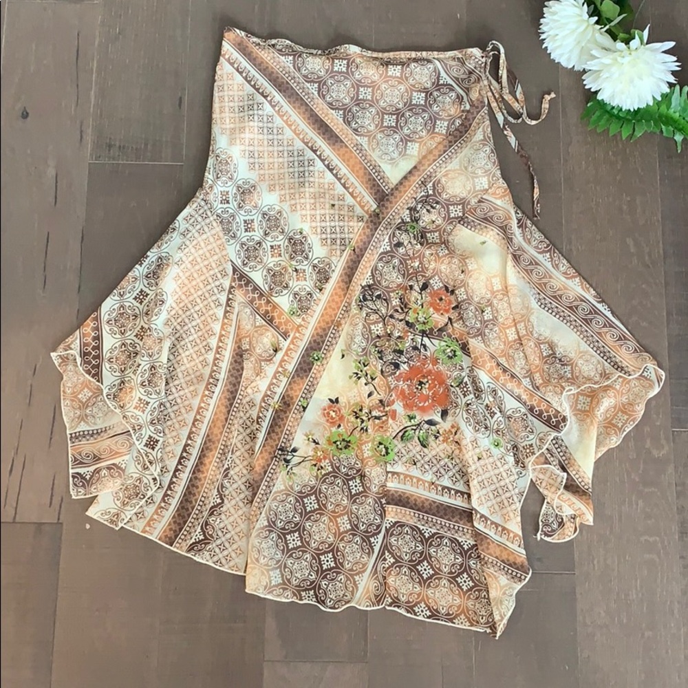 Mid-length flowy, flirty skirt w/ sequins - Size S